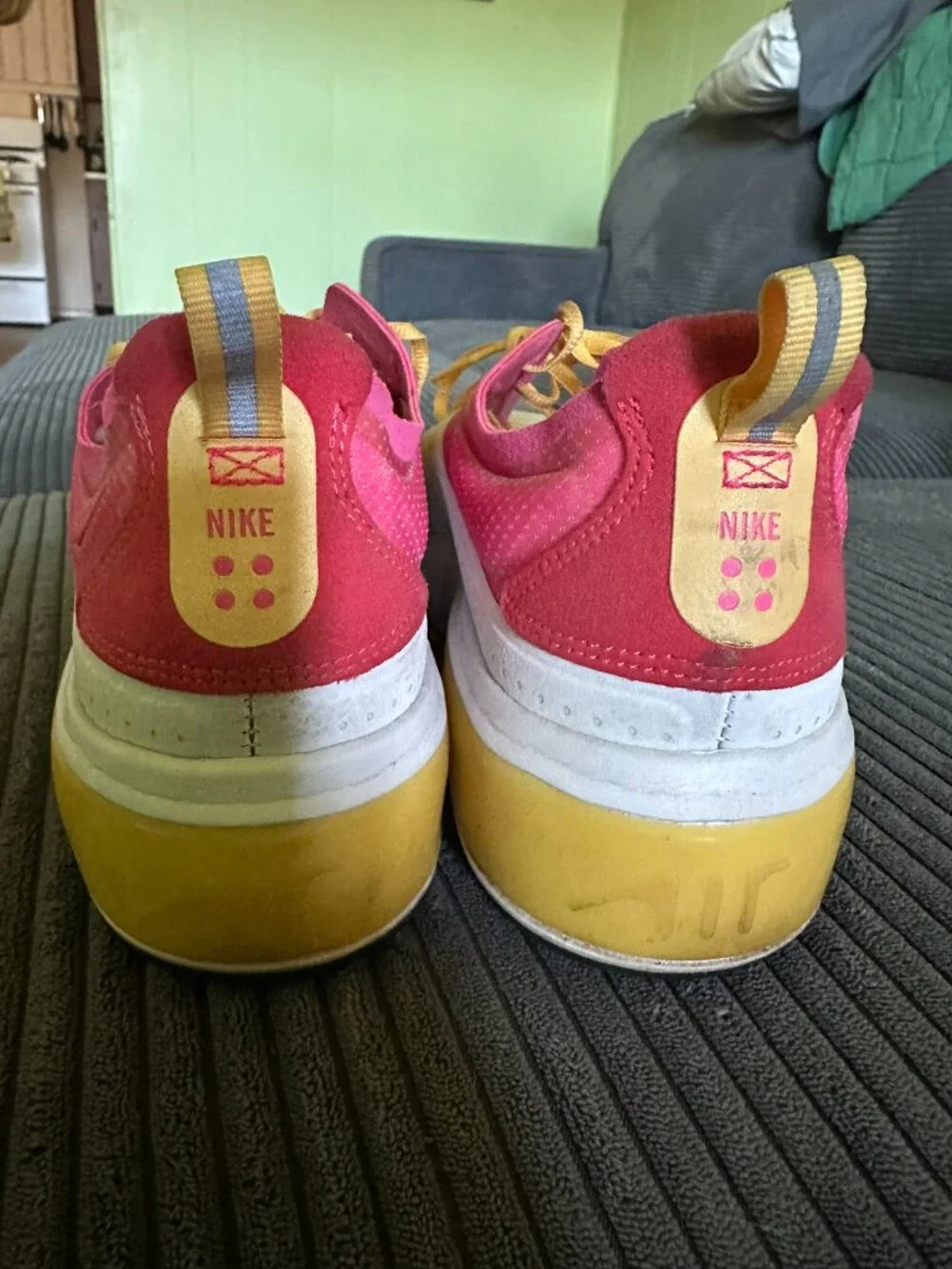 Nike Women's Air Max Dia (10.5), White/Laser Fuchsia-ember Glow - Picture 6 of 9